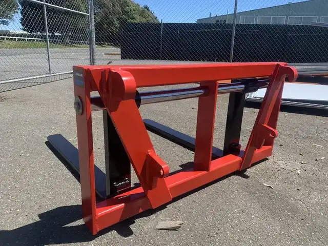 Pallet forks fitted with 600mm headboard